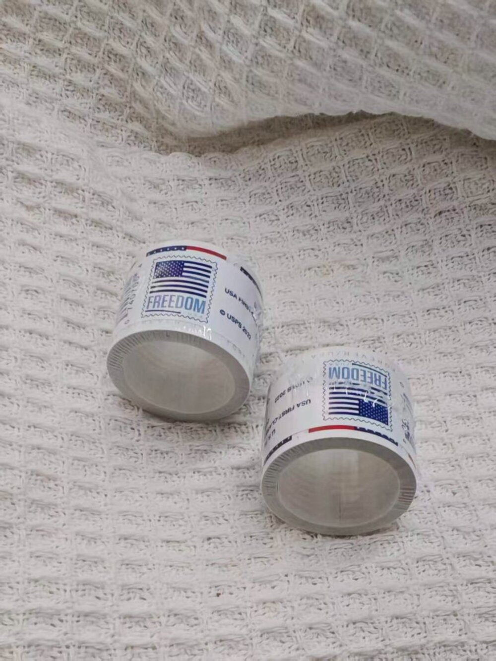 ✅✅✅2 rolls of USPS stamps, 200 brand new stamps in total